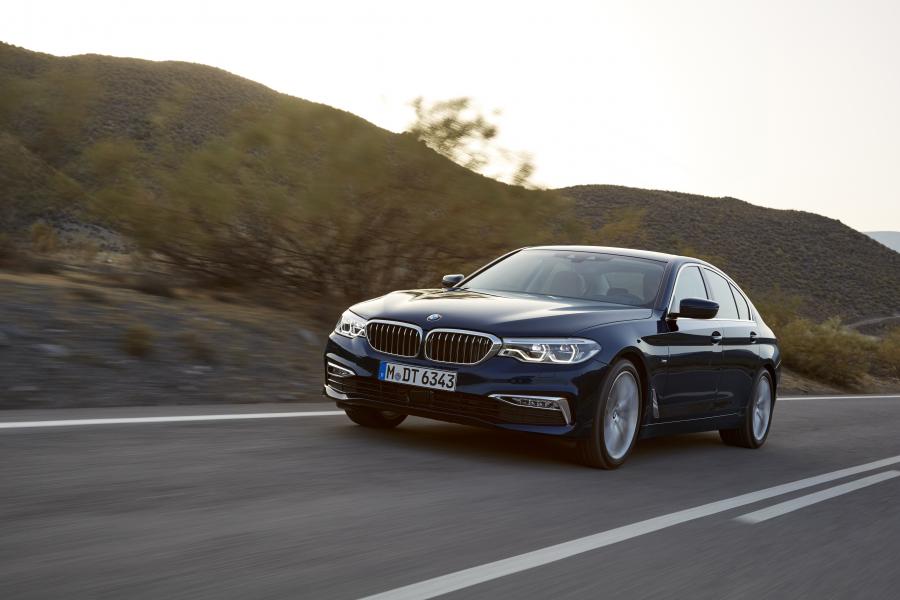  BMW 530d xDrive Sedan Luxury Line 2017 года  (WW) (фото 37 из 61)